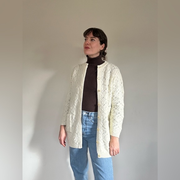 Vintage 1960s Sidney Gould cardigan sweater with iridescent buttons. Size medium - Picture 8 of 11